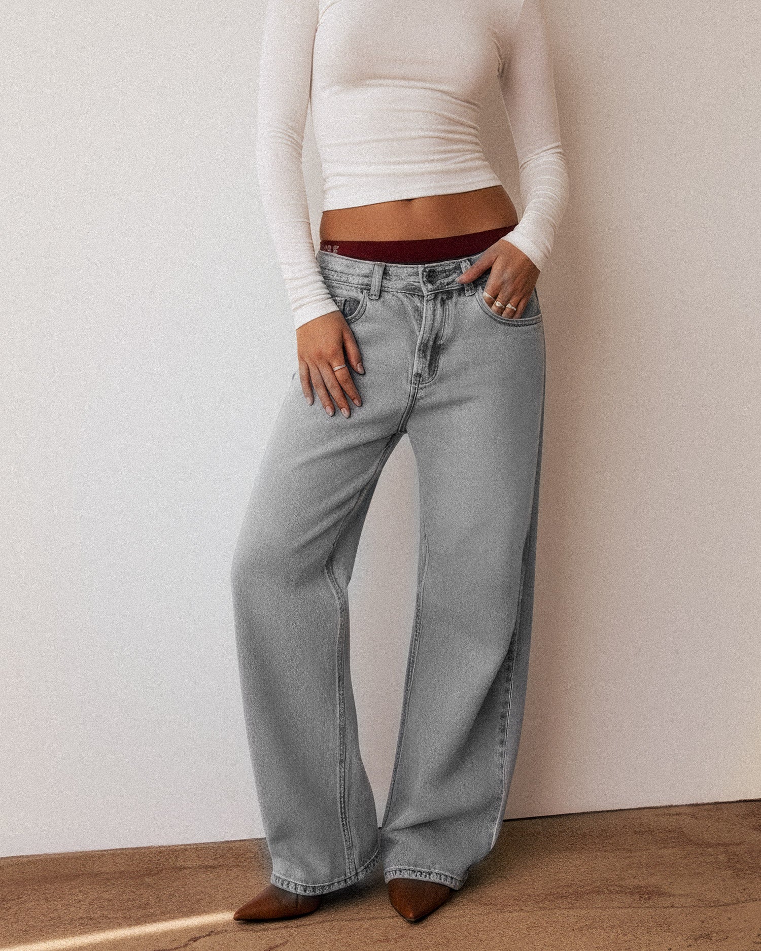 "stone wash" low rise jeans